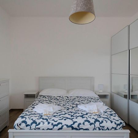 Sunrise Waterfront - Central Apartment With Sea View Balcony - モルフェッタ エクステリア 写真
